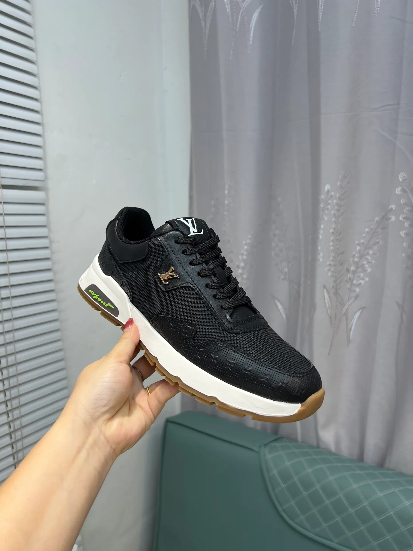 Men's shoes 💰460 "LV" The latest men's casual shoes, genuine leather lining, rubber wear-resistant outsole, fine lines and beautiful strips, not too much decoration, European and American style, comfortable and high-grade, optional, size number: 38 to 44 45 can be customized